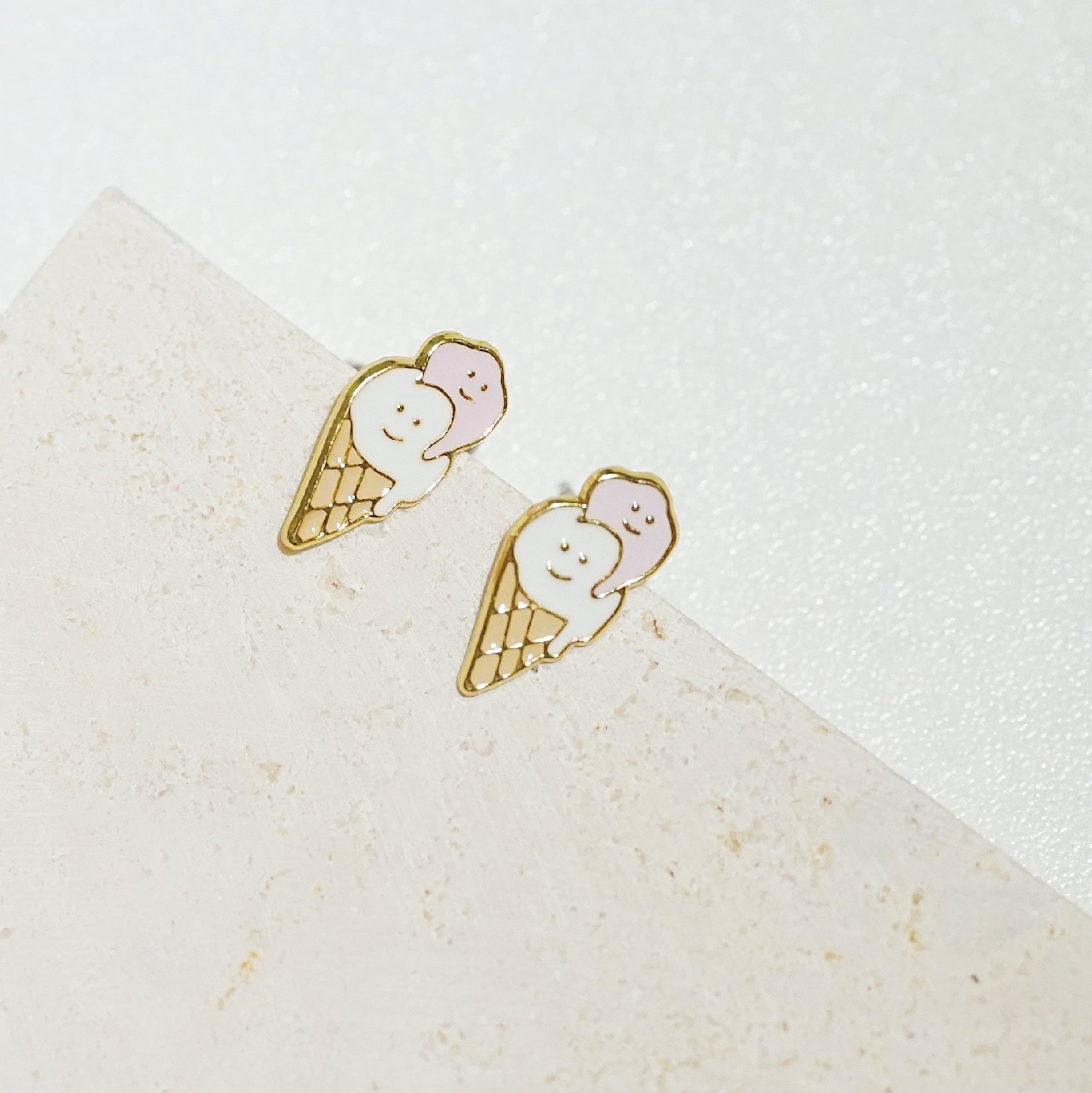 Little Oh - Stud Earrings (Ice Cream Monster)
