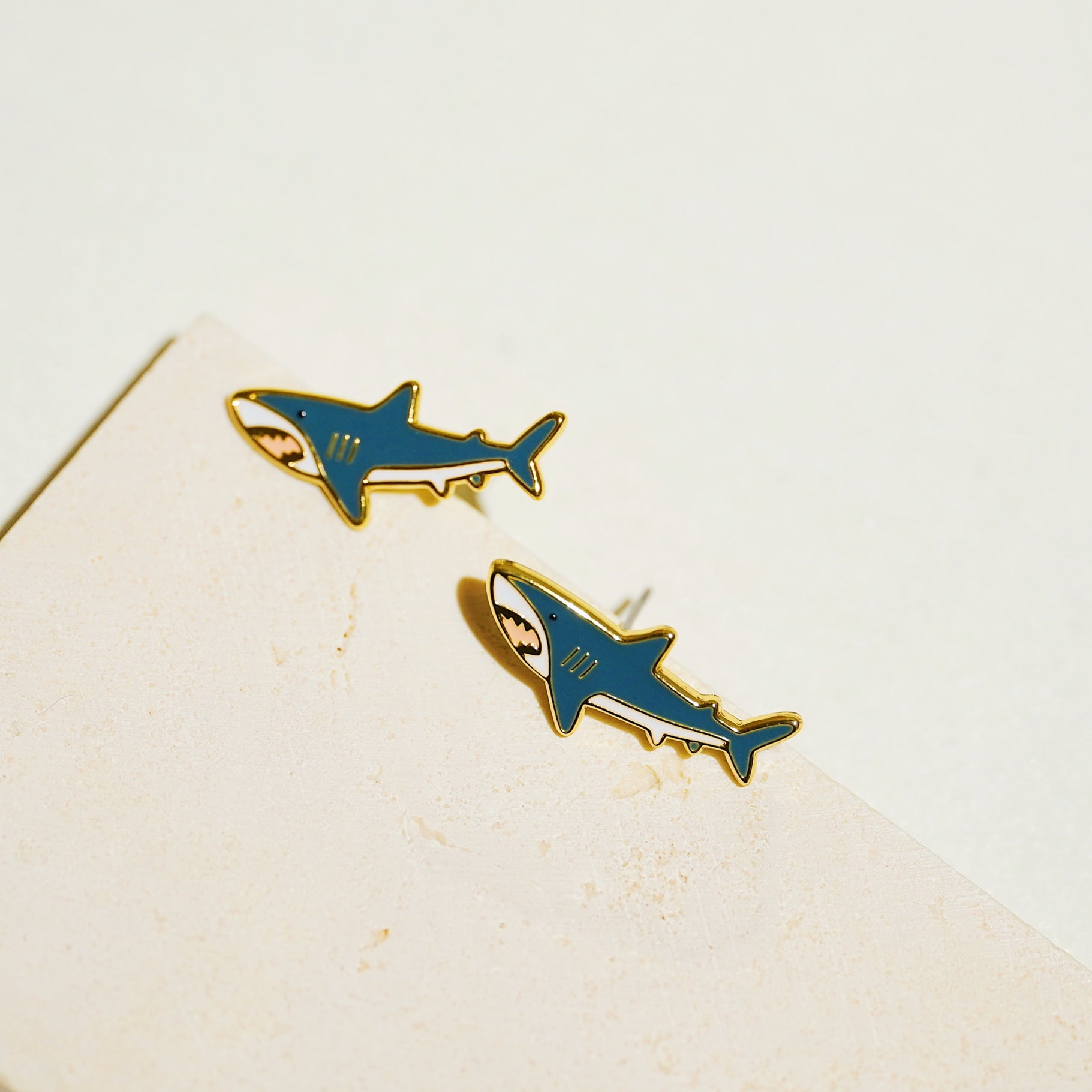 Little Oh - Stud Earrings (Great White Shark)